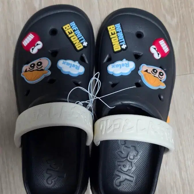 [BUNJANG] Crayon Shin-chan Black Crocs Slippers / 짱구 검정색 크록스 슬리퍼