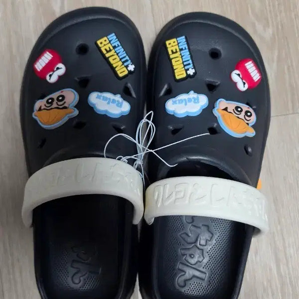 [BUNJANG] Crayon Shin-chan Black Crocs Slippers / 짱구 검정색 크록스 슬리퍼