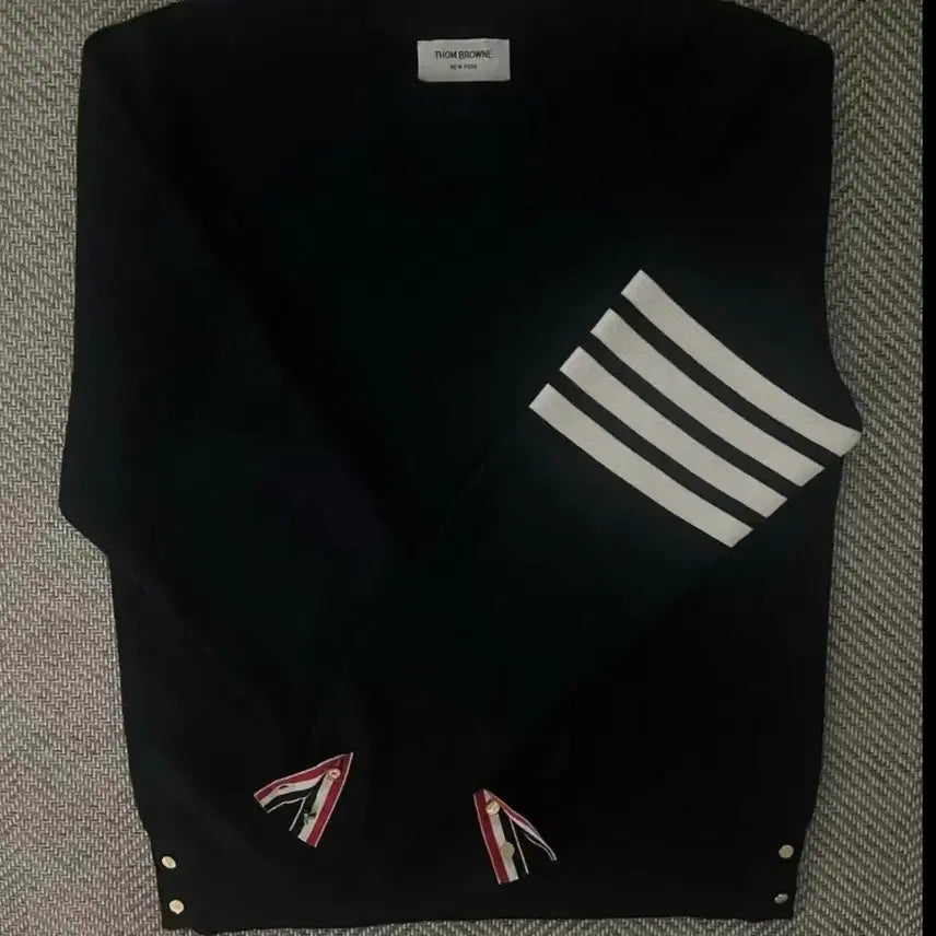 [BUNJANG] Thom Browne 23FW Milano Stitch Gold Button Knit / 23fw] 톰브라운 밀라노스티치 금장 니트 3