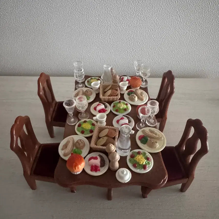 [BUNJANG] Sylvanian Families 4-Person Dining Set & Dinner Set Bundle / 일괄)단종)올드)실바니안 4인 식탁세트 디너식사세트 디너세트