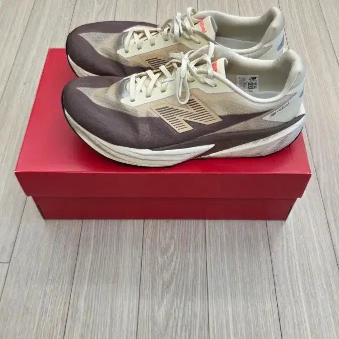 [BUNJANG] New Balance Rebel v5 2E Running Shoes Size 300 / 뉴발 레벨v5 300사이즈 2E