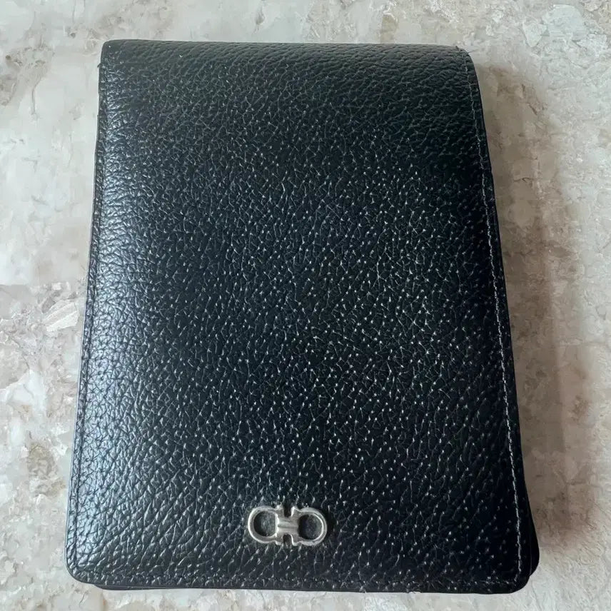[BUNJANG] Salvatore Ferragamo Gancini Logo Flap Bi-fold Wallet Black Calfskin / 페라가모 간치니 로고 플랩 반지갑 블랙 팝니다.