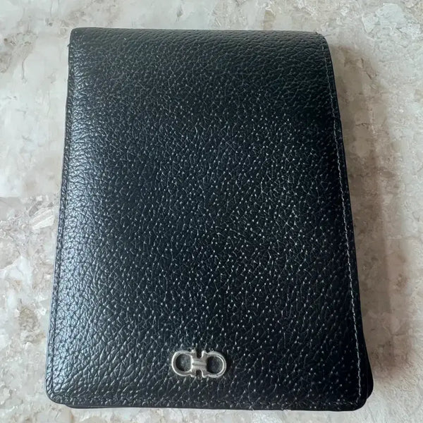 [BUNJANG] Salvatore Ferragamo Gancini Logo Flap Bi-fold Wallet Black Calfskin / 페라가모 간치니 로고 플랩 반지갑 블랙 팝니다.