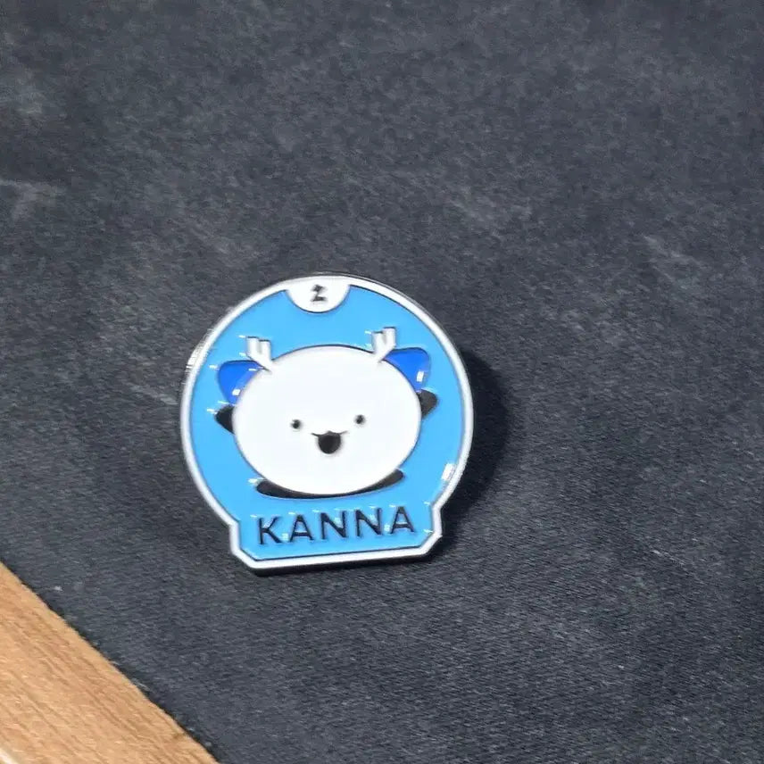 [BUNJANG] Kanna Chin chin Scale Badge / 치지직 칸나 뱃지(비늘이)