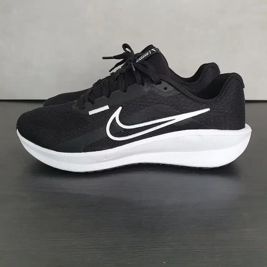 [BUNJANG] Nike Downshifter 13 Running Shoes Black White (265) / 나이키 다운시프터 13 블랙 화이트 (265)