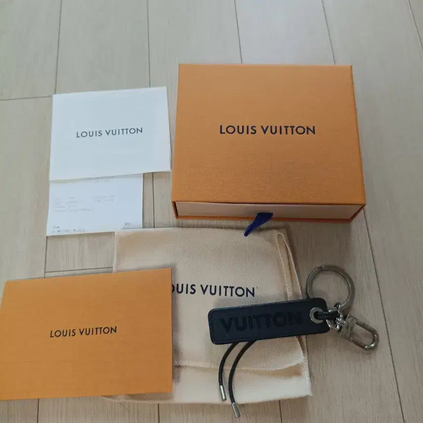 [BUNJANG] Louis Vuitton Key Holder M64173 Leather Metal Black Silver Hardware / (정품)루이비통 키홀더 M64173 트리용 가죽 메탈 블랙 실버 쇠장식