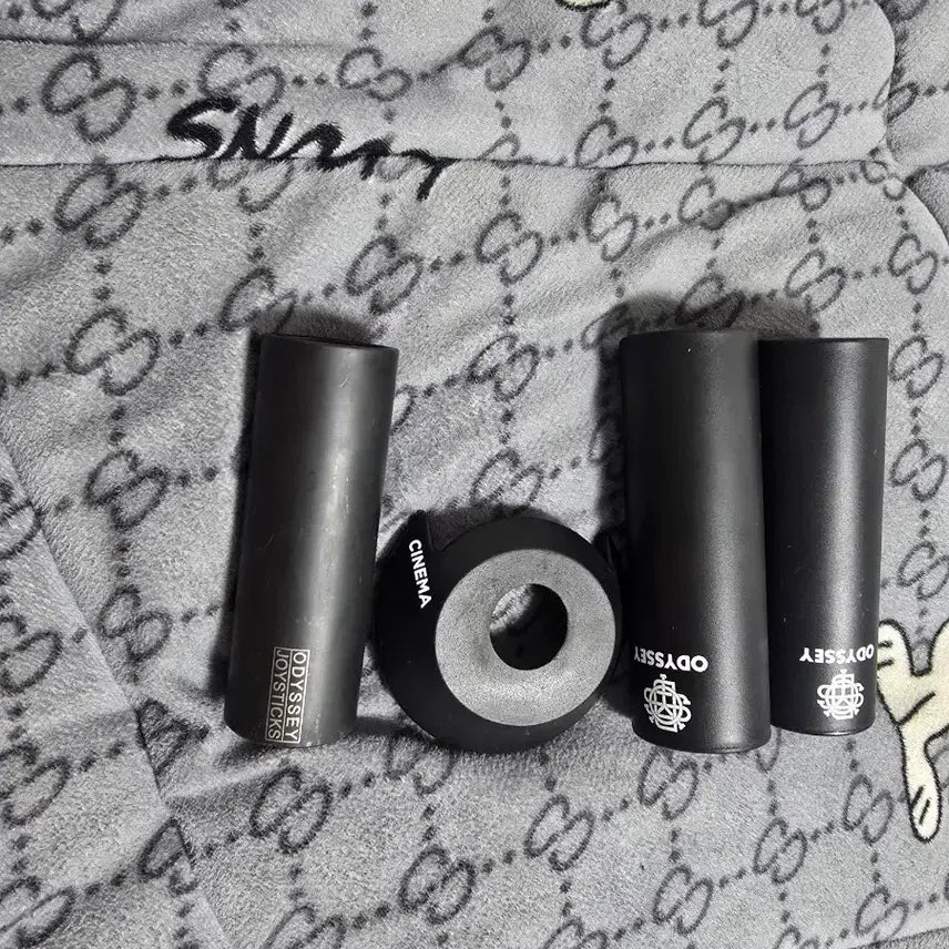 [BUNJANG] Odyssey Joysticks Pegs with Cinema Hubguard and Peggy Attachments / 1 pegs 1hubguard and 2 Peggy attachments