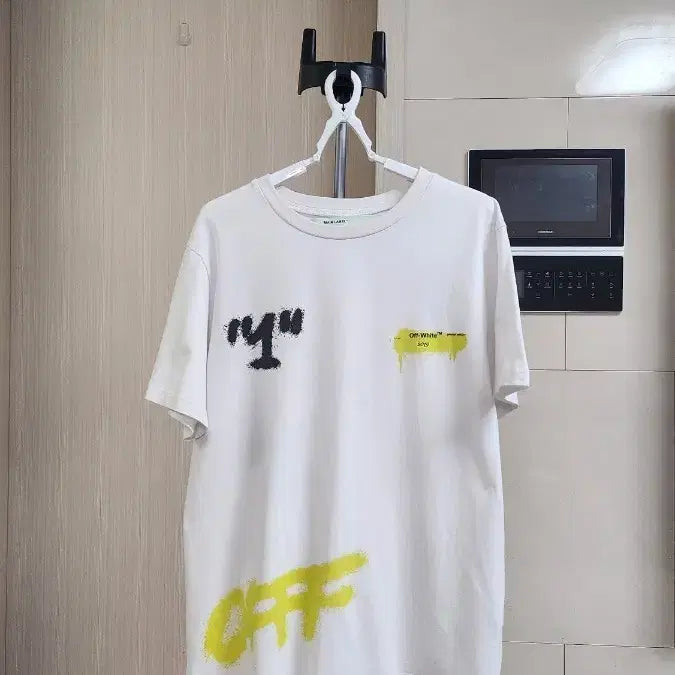 [BUNJANG] Off-White Spray Arrow T-Shirt White / 오프화이트 스프레이 애로우 티셔츠 화이트