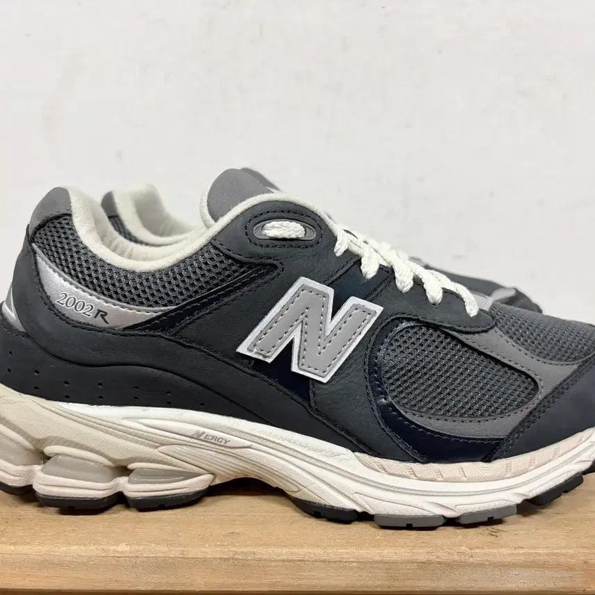 [BUNJANG] New Balance 2002R Eclipse (275) / 뉴발란스 2002R 이클립스 275