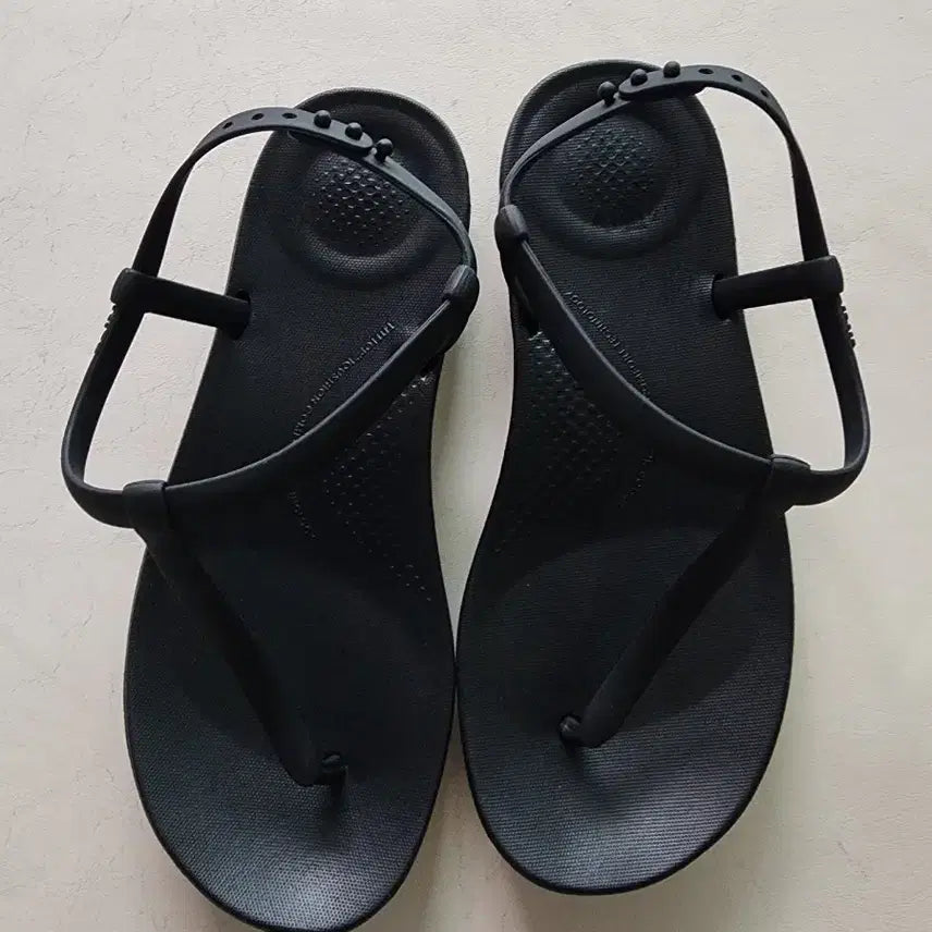 [BUNJANG] Fitflop Flip-Flop Sandals Black / 핏플랍 쪼리 샌들 (235)