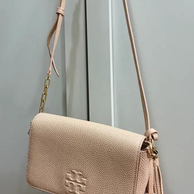 [BUNJANG] Tory Burch Pink Beige Tassel Crossbody Bag / 토리버치 핑크베이지 태슬 크로스백