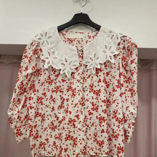 [BUNJANG] Flower Lace Collar Blouse / 플라워 레이스 카라 블라우스