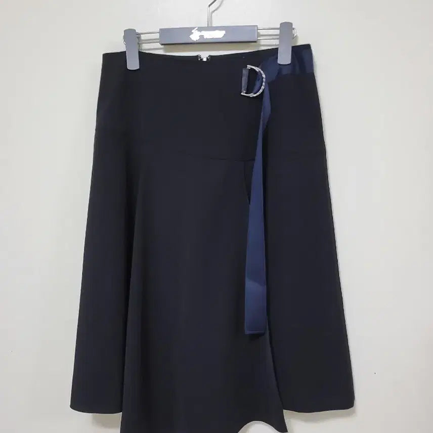 [BUNJANG] Valencia Black Navy Ribbon Asymmetrical Skirt / 바렌시아블랙 네이비 리본 포인트 언발 스커트.260707