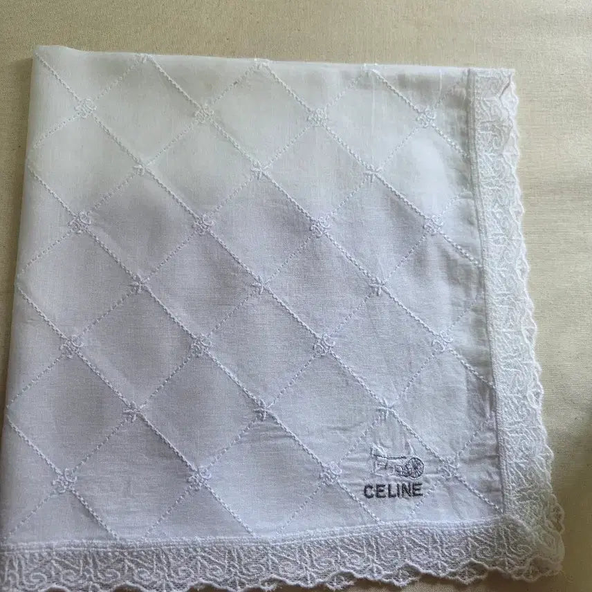 [BUNJANG] Celine Logo Embroidered Lace Handkerchief White / 셀린느 로고 자수 레이스 손수건 화이트