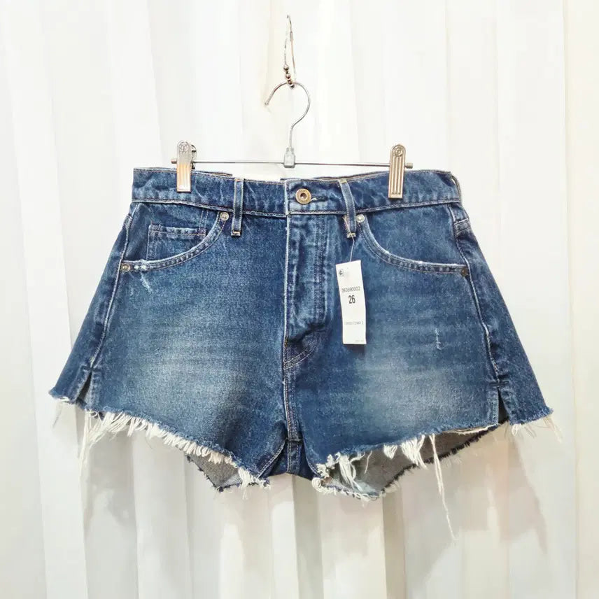 [BUNJANG] Levi's 26-inch Waist Hem Detail Denim Shorts / 새상품 26인치 리바이스 밑단 디테일 데님 숏팬츠 C496
