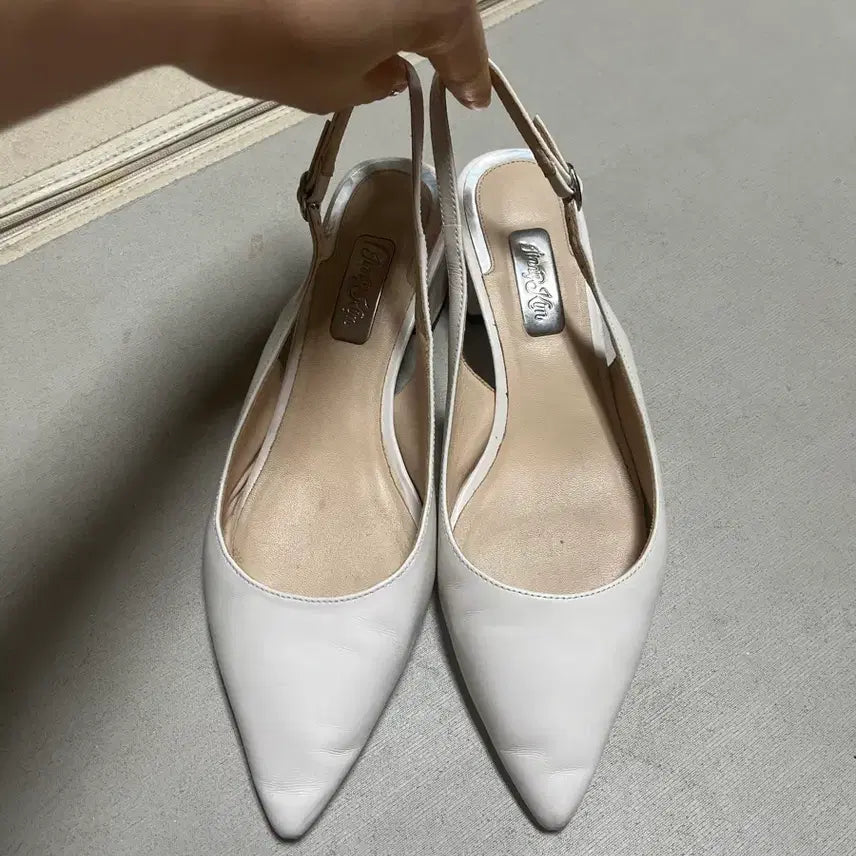 [BUNJANG] Jinny Kim White Slingback Shoes (Size 245) / 지니킴 화이트 슬링백 245