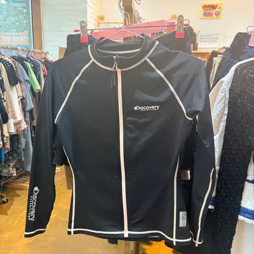 [BUNJANG] Discovery Zip-Up Rash Guard Black / 디스커버리 집업 래쉬가드 블랙