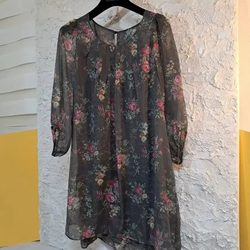 [BUNJANG] Layered Flower See-through Long Blouse / 레이어드 플라워 시스루 롱블라우스