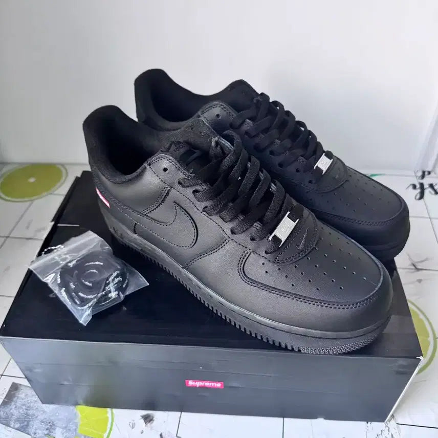 [BUNJANG] Nike x Supreme Air Force 1 Low Black (260mm) / 나이키 x 슈프림 에어포스 1 로우 블랙 260MM