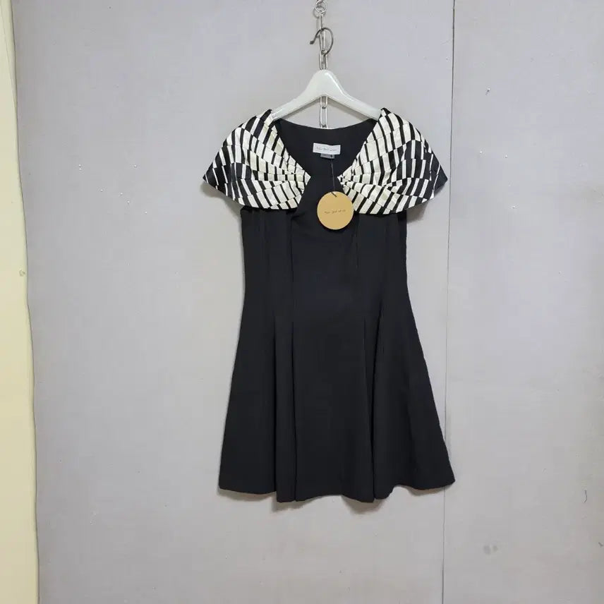 [BUNJANG] How and What Feminine Mini Dress / 하우앤왓 넘여성스런 미니 원피스 M  n7906   미착용제품