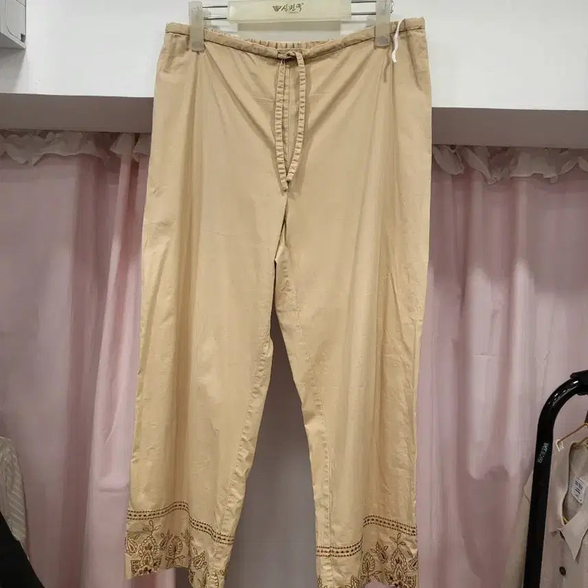 [BUNJANG] Embroidered Cotton Casual Pants / 베이지색 면바지 자수 바지