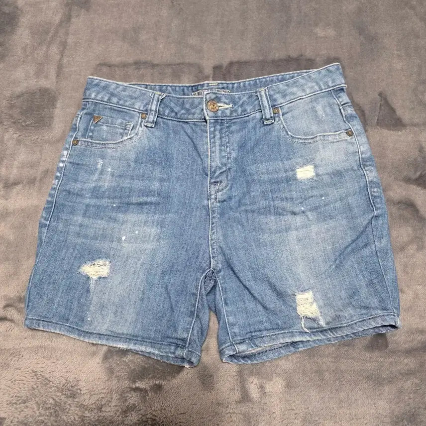 [BUNJANG] Guess Women's Distressed Wishing Denim Shorts / (25)여성 게스 데미지 위싱 데님 반바지
