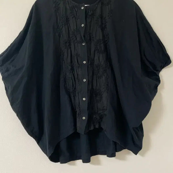 [BUNJANG] Denicher Black Embroidered Cotton Blouse with Pleats / 일본제 Denicher 독특한 플리츠 검정 자수 면블라우스