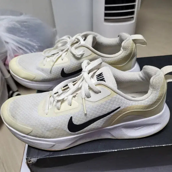 [BUNJANG] Nike Air Max Sneakers White US 7 / 나이키 에어맥스 운동화 화이트 250mm 상태매우좋음