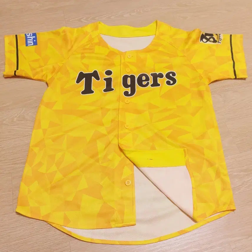 [BUNJANG] Mizuno Hanshin Tigers Baseball Jersey / 미즈노 한신타이거즈 유니폼