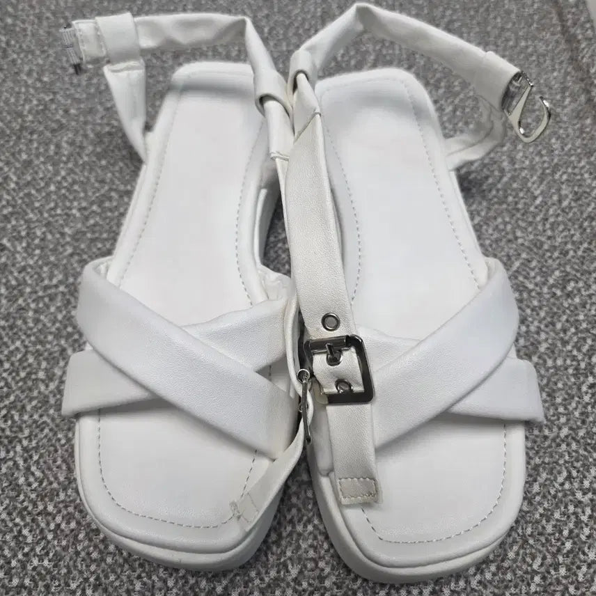 [BUNJANG] White Strap Sandals / 화이트 스트랩샌들