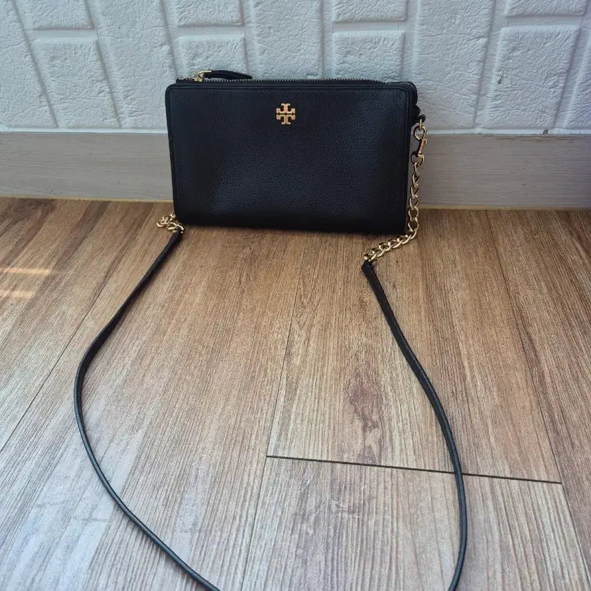 [BUNJANG] Tory Burch Black Leather Crossbody Bag with Gold Chain Strap / 토리버치 크로스백