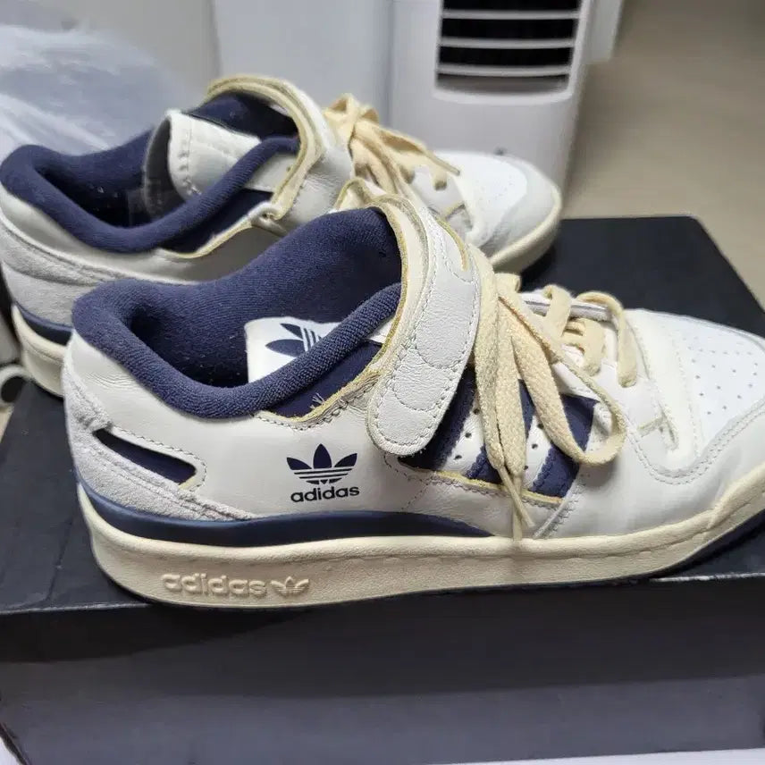 [BUNJANG] Adidas Forum Low White Navy 240mm / 아디다스 포럼 로우 흰색 네이비 240mm 상태매우좋음