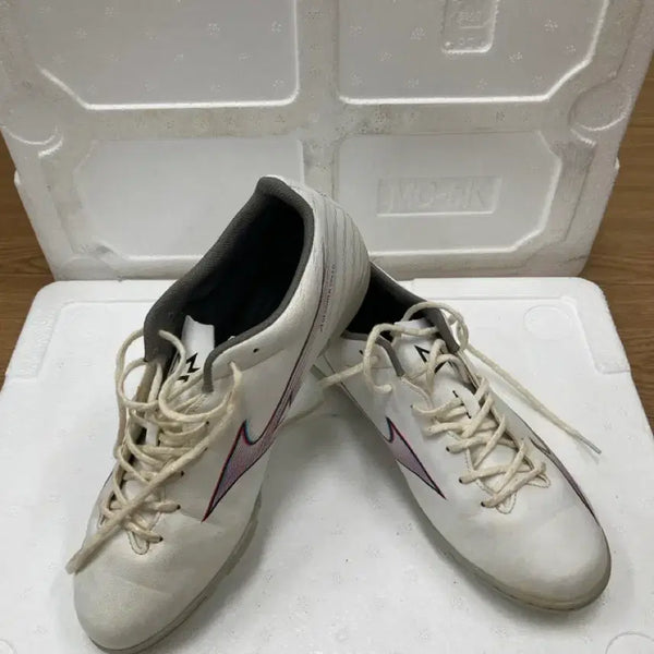 [BUNJANG] Mizuno Alpha Futsal Shoes 265 / 미즈노 알파 풋살화 265