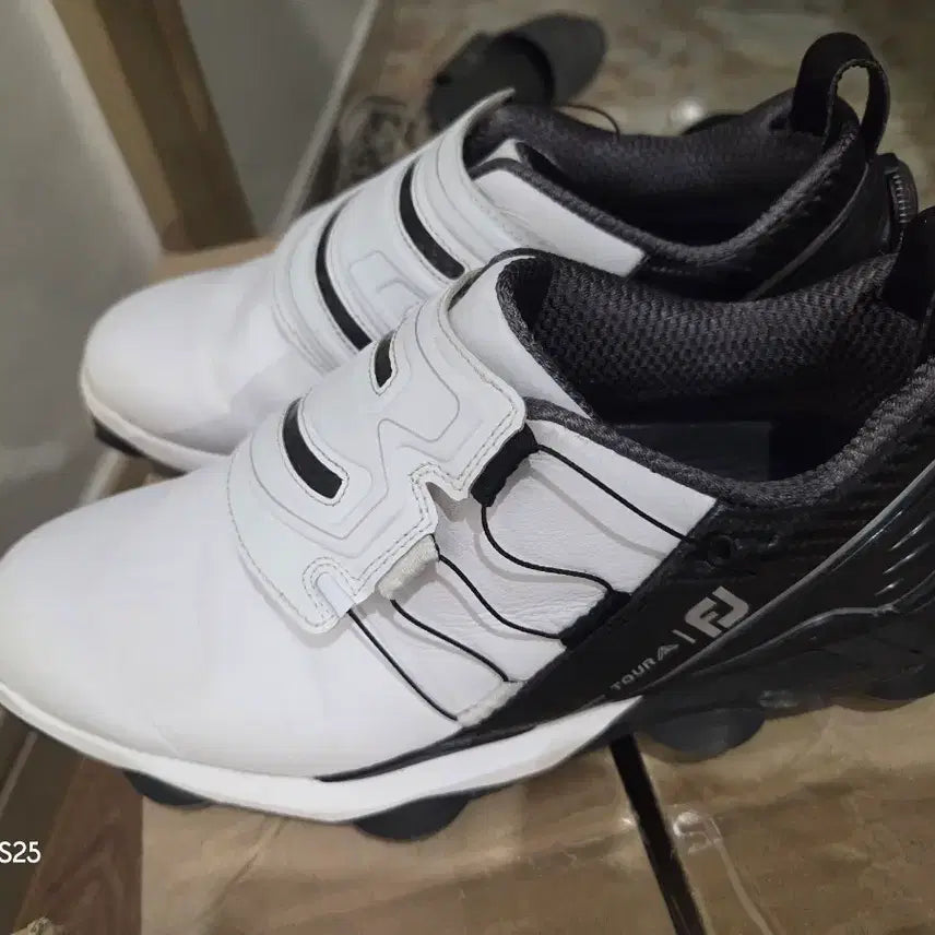 [BUNJANG] FootJoy Tour Golf Shoes White Black 255 / 풋조이 투어 골프화 화이트 블랙255