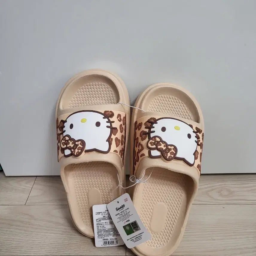 [BUNJANG] Hello Kitty Leopard Beige Sandals / 헬로키티 샌들 베이지 레오파드 새상품