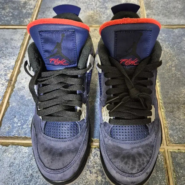 [BUNJANG] Air Jordan 4 Retro Winterized Loyal Blue Sneakers / 조던 4 레트로 윈터 로얄 블루 모델로, 파란색 스웨이드 소재와 붉은색
