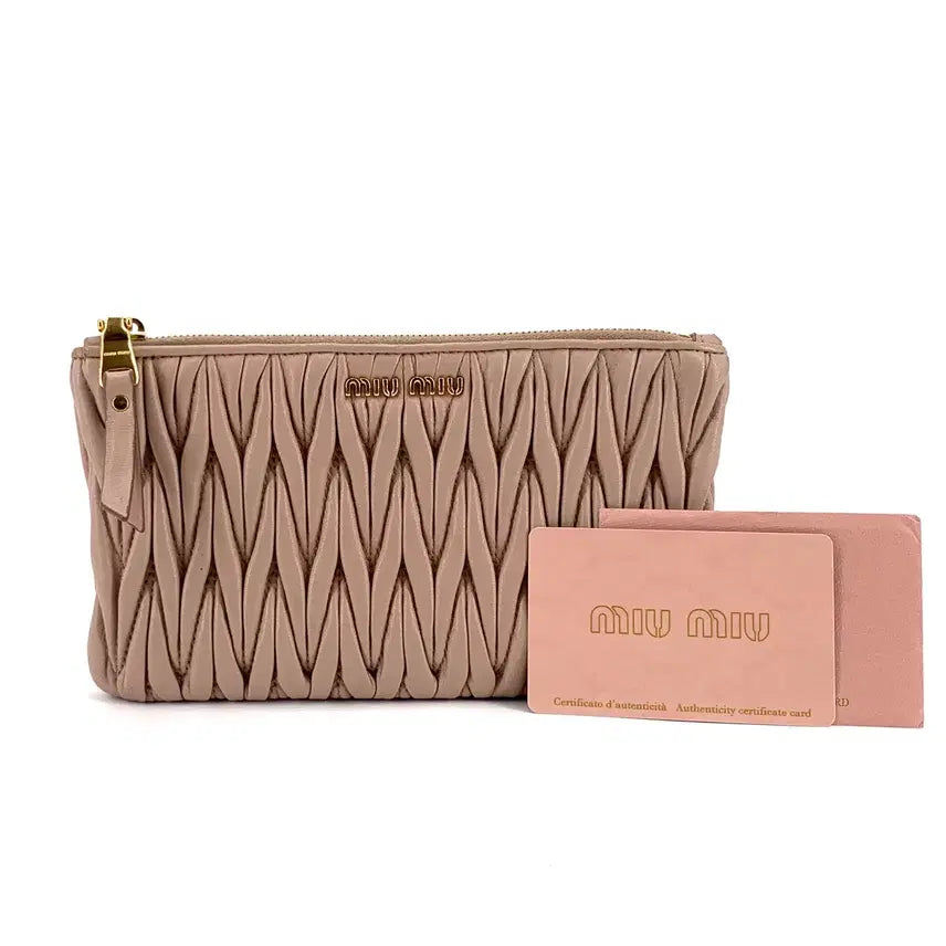 [BUNJANG] Miu Miu Matelassé Clutch Pouch 5mb003 / [매장구매] 미우미우 마테라쎄 클러치 파우치 5mb003