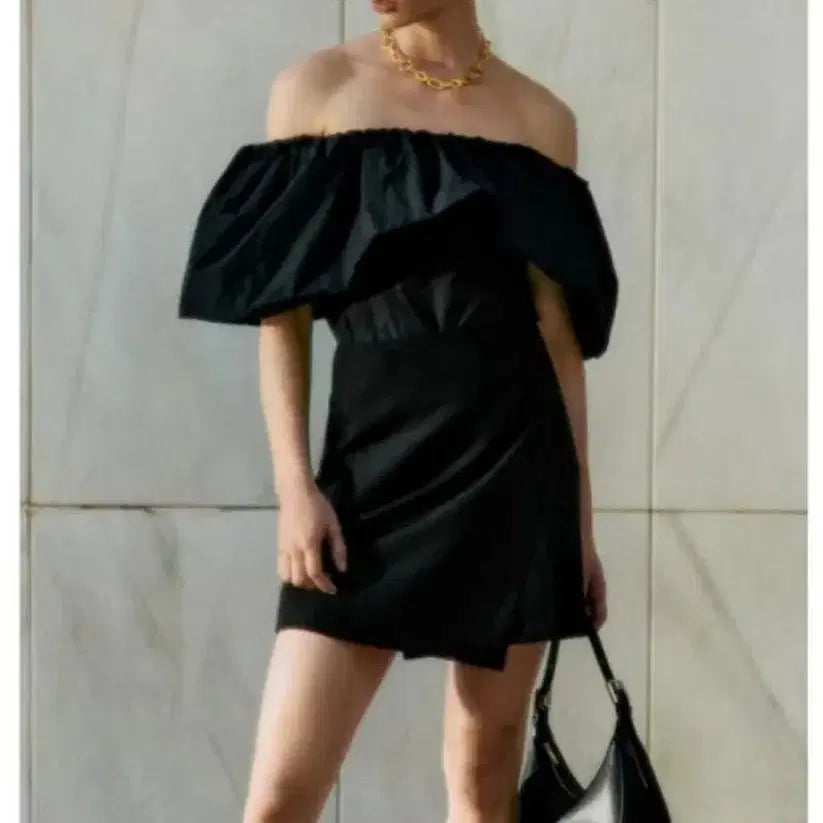 [BUNJANG] COS Black Off-Shoulder Puff Sleeve Top / 코스 cos 오프숄더 탑 34