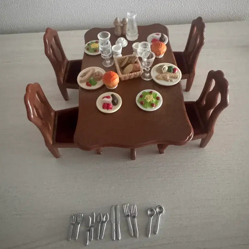 [BUNJANG] Sylvanian Families 4-Person Dining Set & 2-Person Dinner Set (Discontinued) / 단종)올드) 실바니안 4인 식탁세트와 2인 디너세트