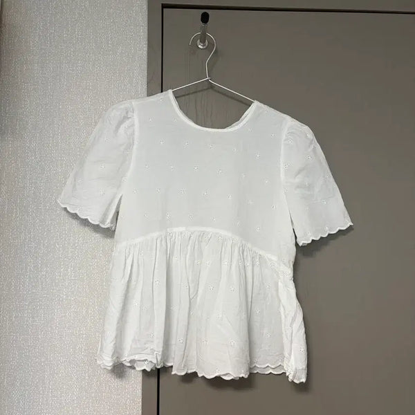 [BUNJANG] Punch Lace Blouse / 펀칭 레이스 블라우스