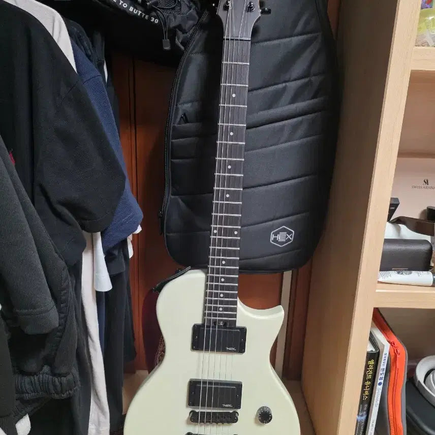 [BUNJANG] HEX H100 Electric Guitar Beginner Kit / HEX H100 일렉기타 + 플러그 엠프+ 피크 + 케이스 (입문용)