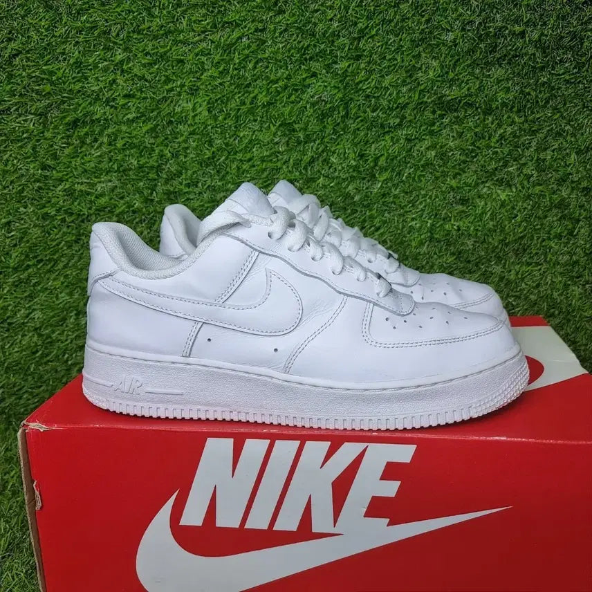 [BUNJANG] Nike Air Force 1 Sneakers (Size 250) / 나이키 에어포스 1 운동화 (250)