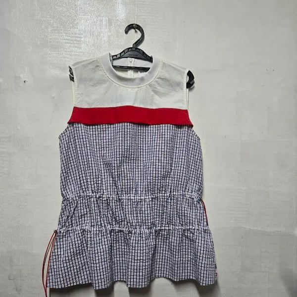 [BUNJANG] MinjuKim Sleeveless Checkered Blouse Size 36 / 민주킴 민소매 체크 블라우스 36사이즈