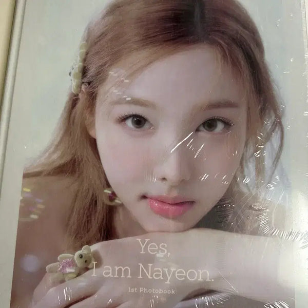 [BUNJANG] Nayeon Yes, I am Nayeon. Photobook (Sealed) / 나연 미개봉 포토북 Yes, I am Nayeon.