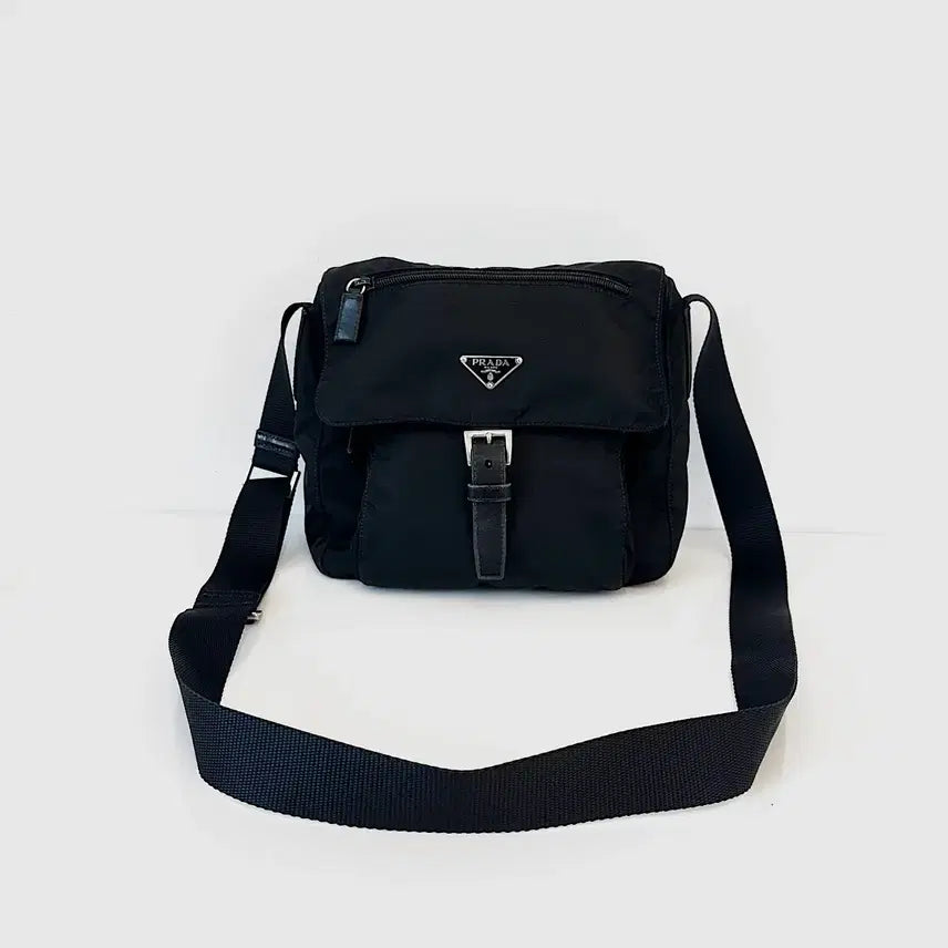 [BUNJANG] Prada Tessuto Nylon Messenger Bag (Buckle Flap) / 프라다 테수토 나일론 메신저백 (버클 플랩)