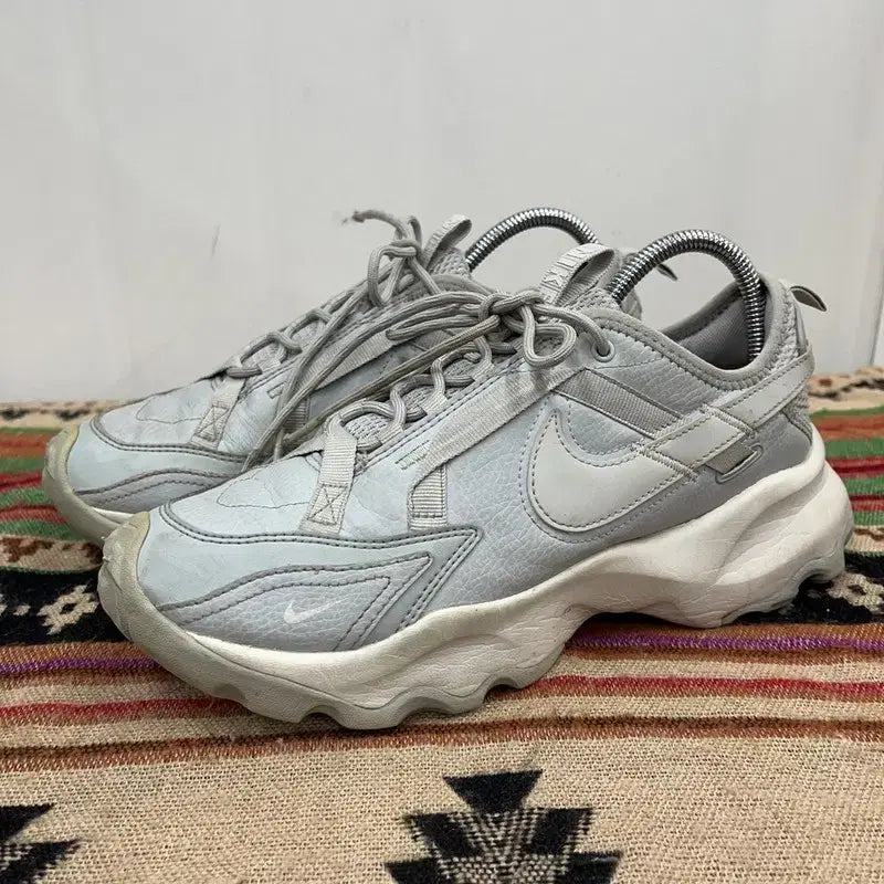 [BUNJANG] Nike TC 7900 Sneakers 250 / 나이키 TC 7900 스니커즈 운동화 250 X02111