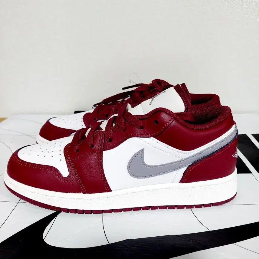 [BUNJANG] Nike Air Jordan 1 Low GS Sneakers / 새상품 나이키 에어 조던 1 로우 GS 운동화 급처분합니다