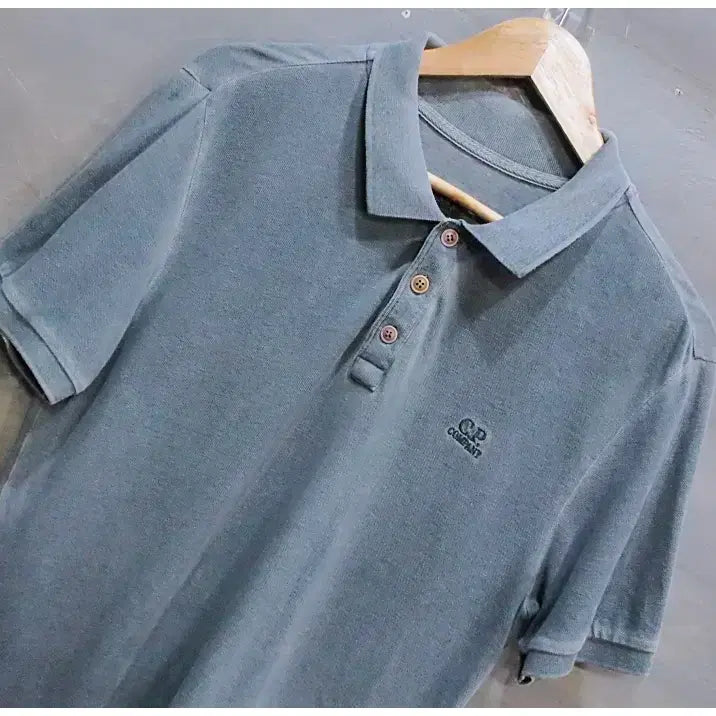 [BUNJANG] CP Company Pigment Logo Short-Sleeved Polo T-Shirt (Men's 100) / CP컴퍼니 피그먼트 로고 반팔 PK 티셔츠 (남성100)