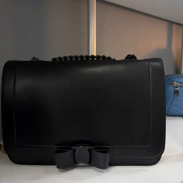 [BUNJANG] Salvatore Ferragamo Vara Shoulder Bag Black / (정품) 페레가모 바라 숄더백 블랙