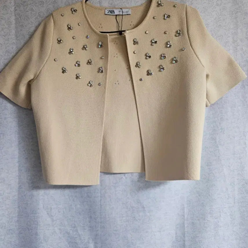 [BUNJANG] Zara Cropped Cardigan Beige with Bead Embellishments / 자라 크롭 가디건 베이지색 비즈 장식